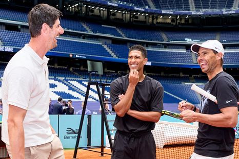 Tenis y fútbol se mezclaron en el Bernabéu. Tenis y fútbol se mezclaron en el Bernabéu.
