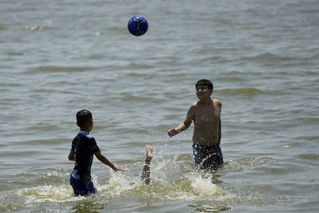 el calor no da respiro: siguen las alertas del smn por temperaturas extremas en el amba el calor no da respiro: siguen las alertas del smn por temperaturas extremas en el amba