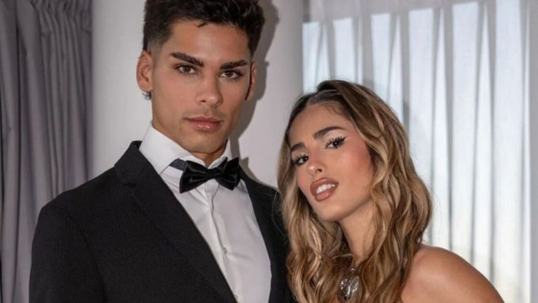 Julieta disfruta de un gran presente personal tras dos años de noviazgo con acuerdos de pareja abierta. Julieta disfruta de un gran presente personal tras dos años de noviazgo con acuerdos de pareja abierta.