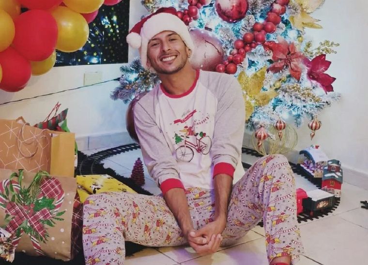 Leonardo trabaja haciendo presentaciones en bares y hoteles. Leonardo trabaja haciendo presentaciones en bares y hoteles.