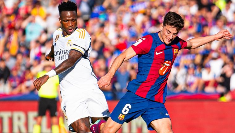 Gavi se recupera de una operación en la rodilla derecha. Gavi se recupera de una operación en la rodilla derecha. 