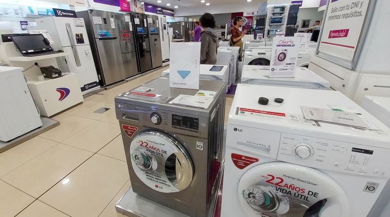 El consumo de sectores masivos se contrajo fuerte en los primeros meses del año Foto: NA