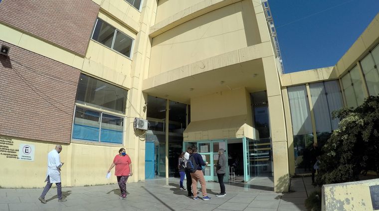 La víctima permanece en terapia intensiva del hospital Lagomaggiore. Foto: ALF PONCE MERCADO / MDZ