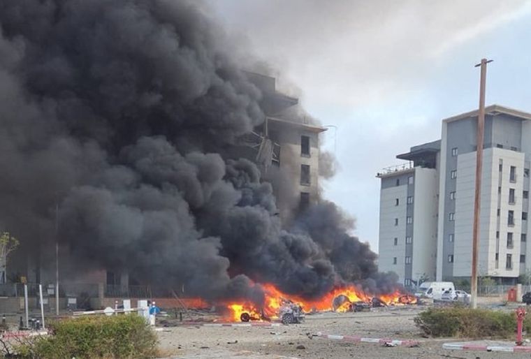 Impacto de misil en las afueras de Beersheba, Israel