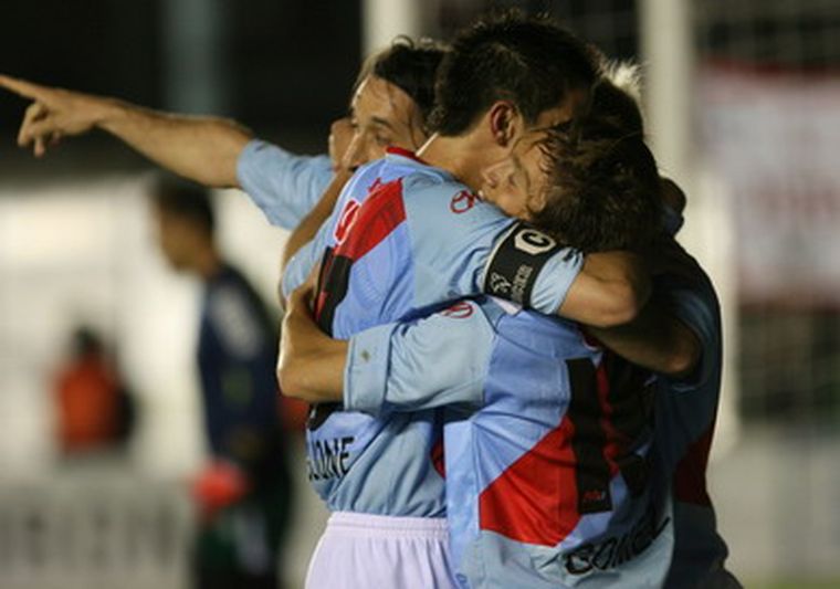 Arsenal sigue de festejo y hace historia. Foto: fotobaires