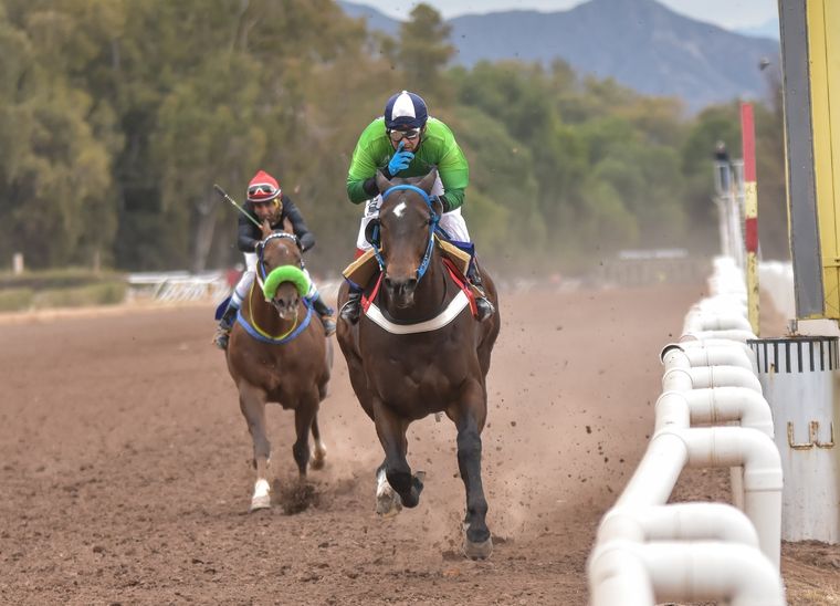 La sanjuanina Paz de los Andes igualó récord para 500 metros y continúa invicta en Mendoza (Foto gentileza José Maluf).