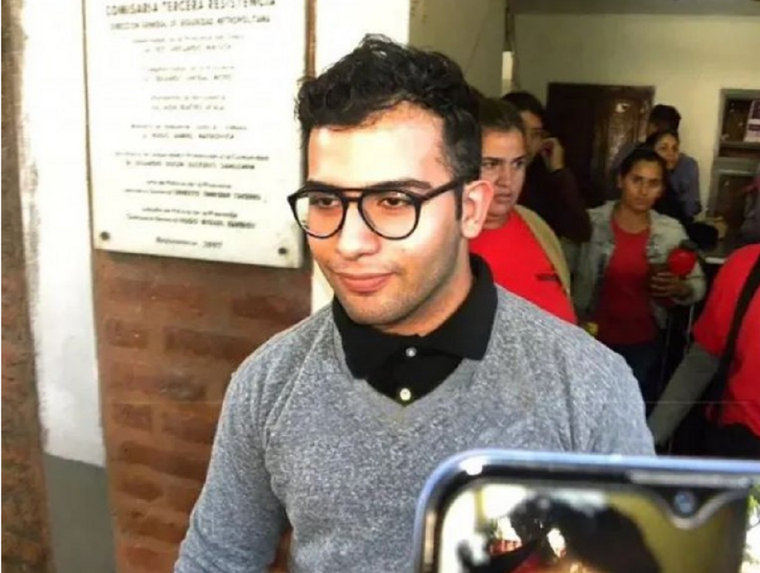 Los mensajes pretendían entregárselos en la cárcel a César Sena Foto: NA