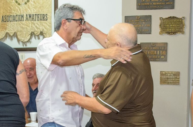 Sperdutti recibió el apoyo de todos los clubes que componen la Liga Mendocina. Sperdutti recibió el apoyo de todos los clubes que componen la Liga Mendocina. 