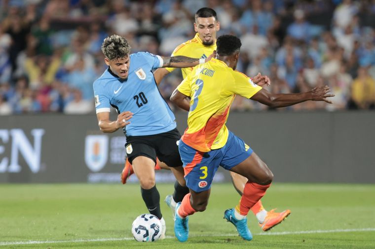 Uruguay le ganó agónicamente a Colombia en el Centenario. Foto: EFE