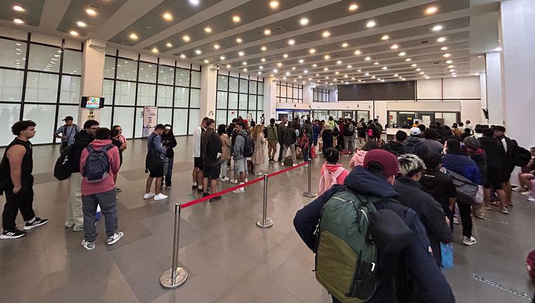 La demora dentro del Complejo Los Libertadores durante la madrugada del jueves fue de solo un par de horas. Foto: Marcos Garcia/MDZ