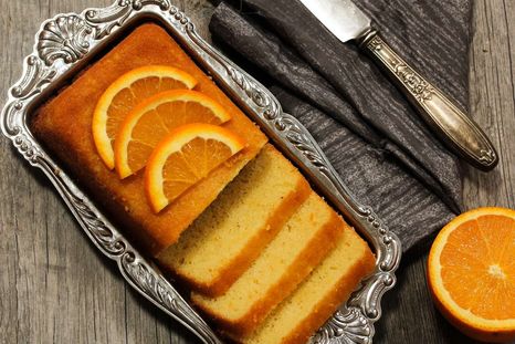 bizcocho La receta incluye trozos de naranja que le dan una textura increíble al bizcocho. Foto: bizcocho.de