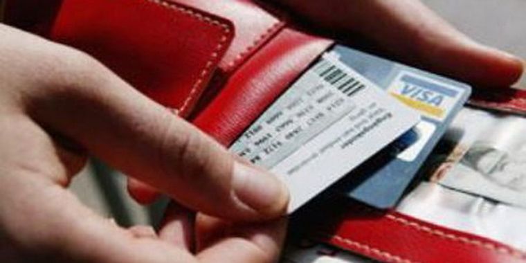 Los saldos incobrables de tarjetas de crédito son un nuevo polo de conflicto en la crisis.