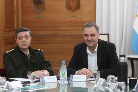 Manuel Adorni con el ministro de Defensa, Carlos Presti Manuel Adorni con el ministro de Defensa, Carlos Presti