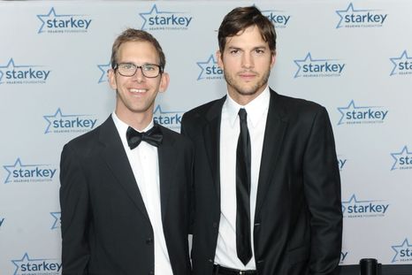 Foto: https://www.latimes.com/entertainment-arts/tv/story/2022-12-06/ashton-kutcher-twin-brother-michael-kutcher-health-relationship