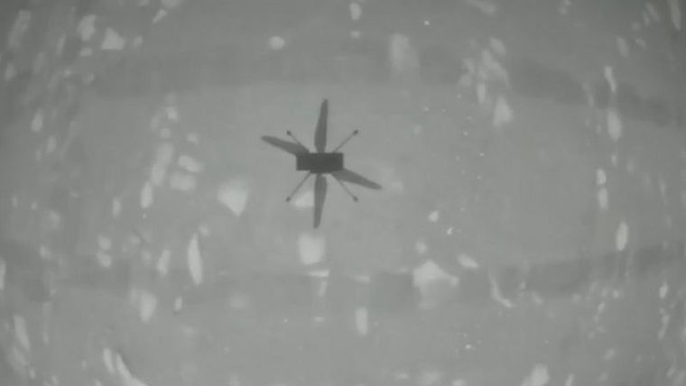 Así se ve la sombra de Ingenuity sobre Marte. Foto: NASA/JPL-CALTECH