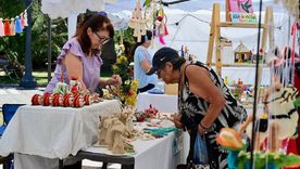 Godoy Cruz celebra la Navidad con una nueva edición del Mercado de Emprendedores. Godoy Cruz celebra la Navidad con una nueva edición del Mercado de Emprendedores.