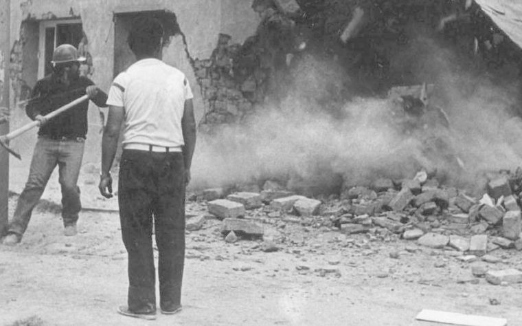 El terremoto de 1985 es uno de los más destructivos de la historia reciente de Mendoza. El terremoto de 1985 es uno de los más destructivos de la historia reciente de Mendoza.