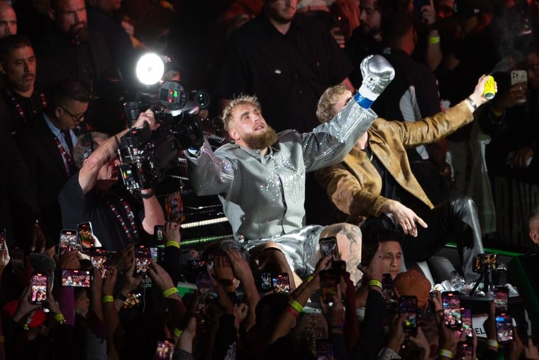 El influencer habló tras imponerse por decisión unánime. Foto: EFE