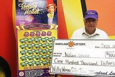 Nolas, feliz con su premio. Foto: Upi.