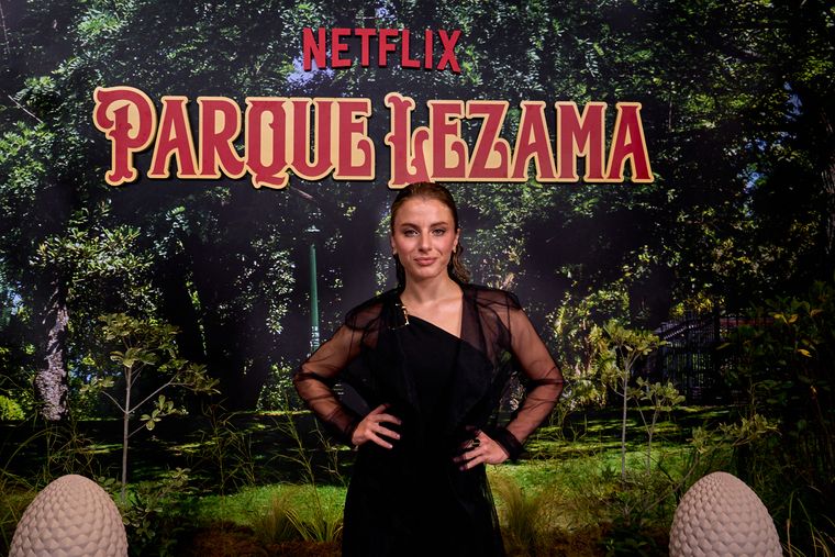 Manuela Menéndez llega a Netflix reencarnando a Laura, el personaje que supo interpretar por años arriba de las tablas. Manuela Menéndez llega a Netflix reencarnando a Laura, el personaje que supo interpretar por años arriba de las tablas.