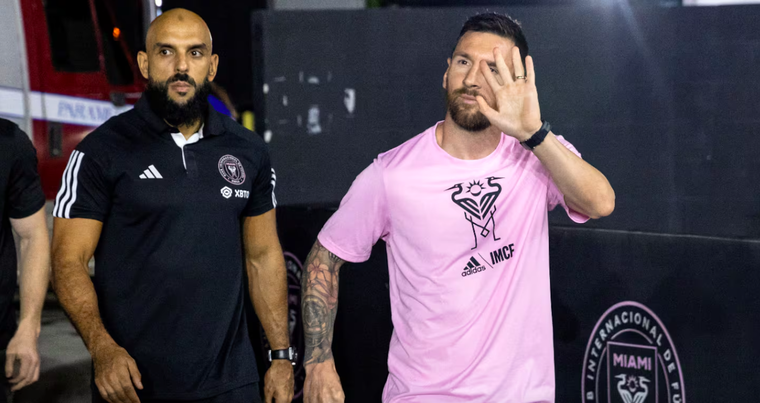 Messi, Cheuko y un nuevo escenario desde ahora. Foto: EFE