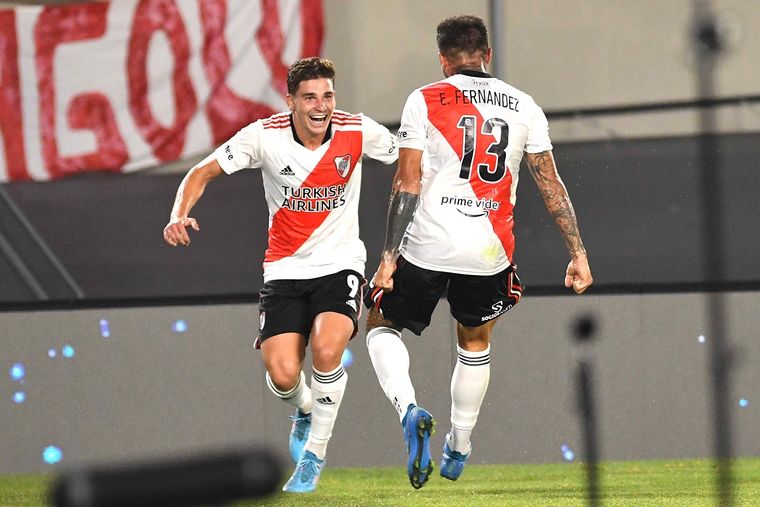 El delantero se despachó con un triplete ante Patronato. Foto: Télam