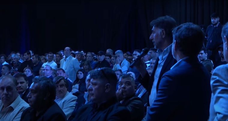 Escribano fue silbado cuando le tocó hablar. Foto: Captura