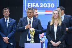 El presidente de la AFA, Claudio Chiqui Tapia, junto a Karina Milei. El presidente de la AFA, Claudio Chiqui Tapia, junto a Karina Milei.