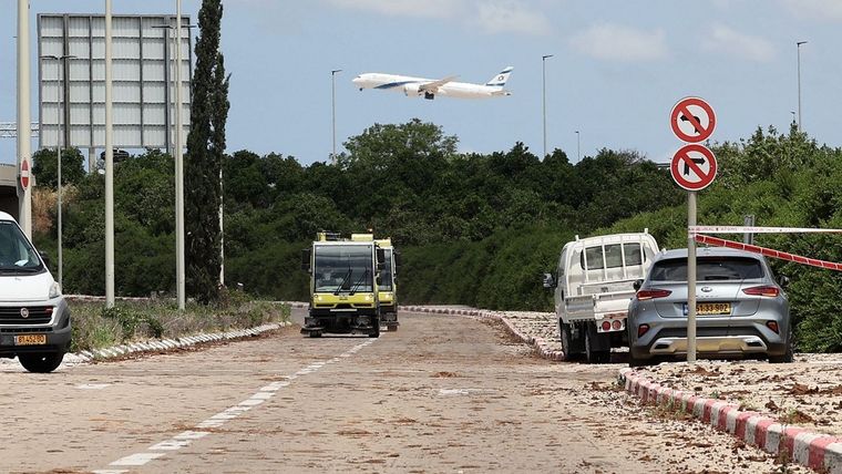 Según el reporte del servicio de emergencias, el ataque dejó seis heridos sin gravedad y paralizó brevemente el tráfico aéreo.  Foto: Gentileza RTVE.es