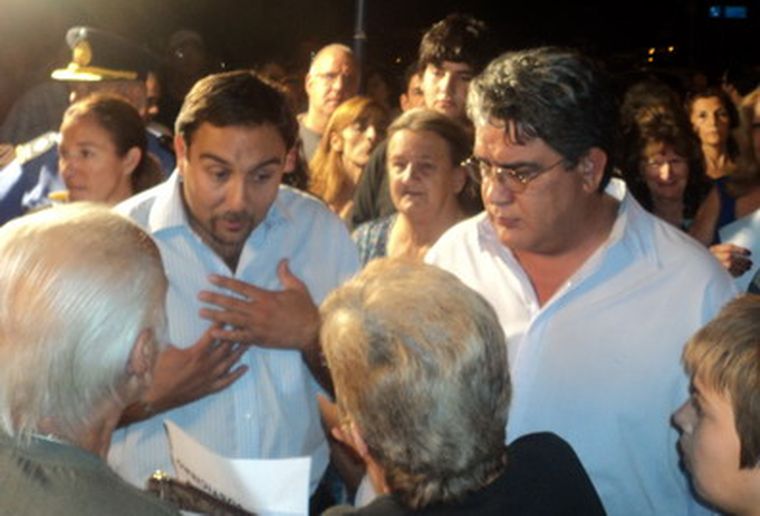 Los funcionarios de Seguridad escucharon y contestaron las inquietudes de los vecinos.