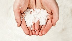 Hay diversos rituales con sal que pueden ayudar a protegerte de las malas energías Foto: shutterstock