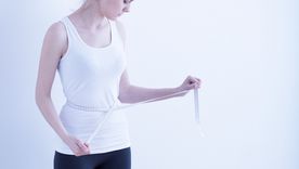 Para las mujeres la frase  llegar al verano puede concentrar muchas presiones y estas desembocar en trastornos alimenticios. Foto: Shutterstock.