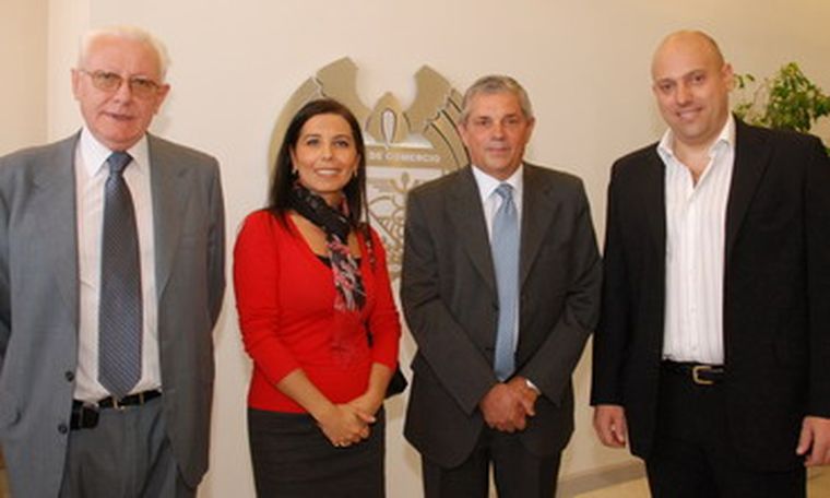 David Crocco, Betina Surballe, Alberto Diaz Telli, presidente de la Bolsa de Comercio, y Pedro López. Foto: Gentileza