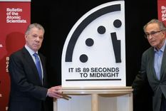 El expresidente colombiano y premio Nobel de la Paz, Juan Manuel Santos, participó en la presentación del reloj, así como el profesor emérito del Departamento de Ingeniería y Mecánica Aeroespacial de la Universidad de Princeton, Robert Socolow. Foto: Getty Images