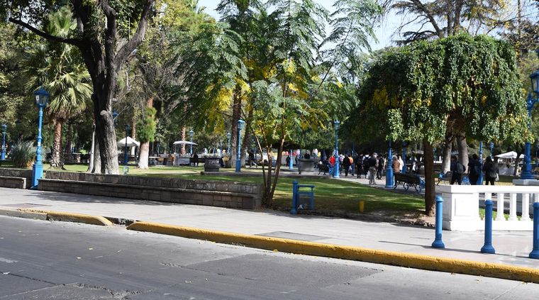 El hecho ocurrió en el interior de la Plaza Independencia Foto: ALF PONCE MERCADO / MDZ