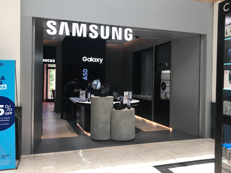 En Mendoza Samsung tiene algo a favor: atención directa con técnicos que ven el equipo ahí mismo. En Mendoza Samsung tiene algo a favor: atención directa con técnicos que ven el equipo ahí mismo.