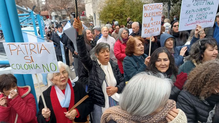 Los jubilados marchan todos los miércoles para reclamar por su situación.