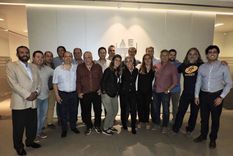 Una reunión con algunos integrantes de Aehga, el año pasado.