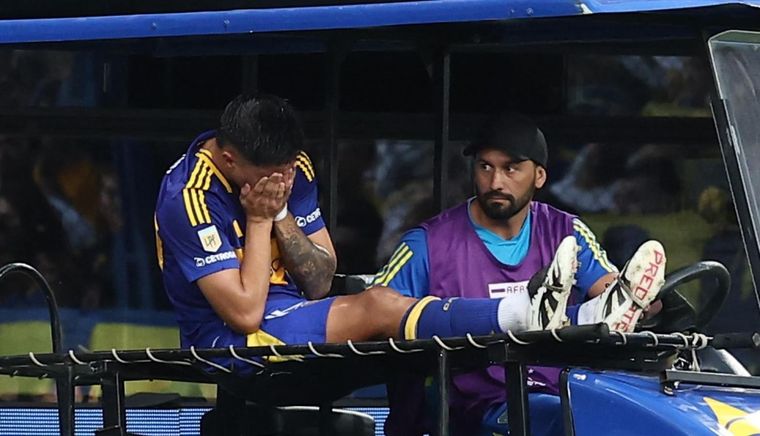 El llanto de Alarcón al abandonar la cancha. Foto: Fotobaires