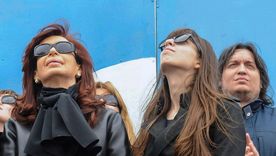 Cristina Fernández junto a sus hijos, Florencia y Máximo Kirchner. Cristina Fernández junto a sus hijos, Florencia y Máximo Kirchner.
