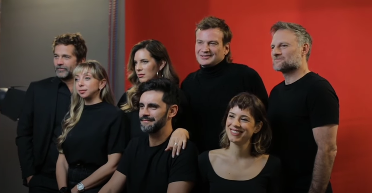 El elenco de Coherencia, la llegada de la ciencia ficción al teatro.