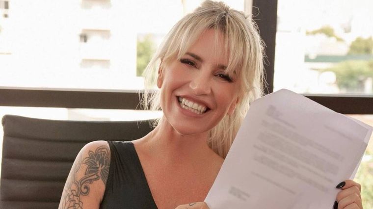 A LA NOCHE. FLOR PEÑA CONTO QUIENES SON LOS COMPAÑEROS QUE QUIERE TENER.