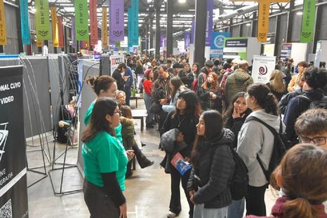 La medida alcanza a estudiantes de escuelas secundarias de la DGE y de la Universidad Nacional de Cuyo. La medida alcanza a estudiantes de escuelas secundarias de la DGE y de la Universidad Nacional de Cuyo.