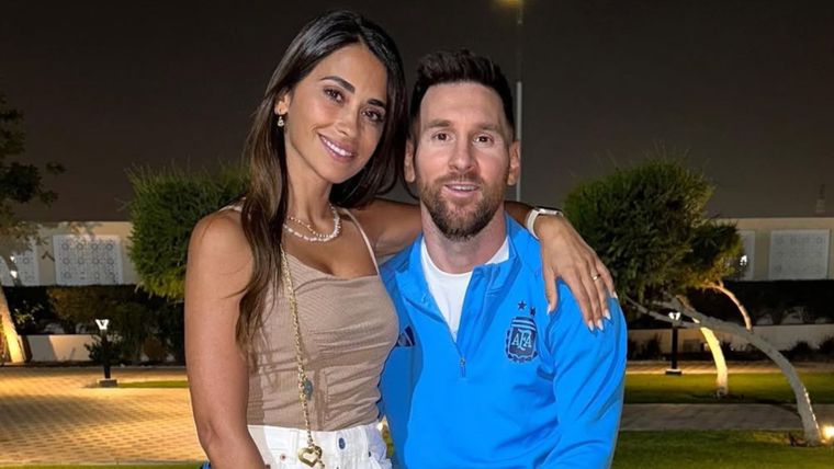 Lionel junto a Antonela en Qatar 2022. Foto: Instagram/ @antonelaroccuzzo. 