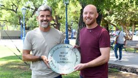 Participaron de un acto en la plaza Independencia los dos intendentes que tienen un vínculo estrecho: Ulpiano Suarez y Esteban Allasino. Participaron de un acto en la plaza Independencia los dos intendentes que tienen un vínculo estrecho: Ulpiano Suarez y Esteban Allasino.