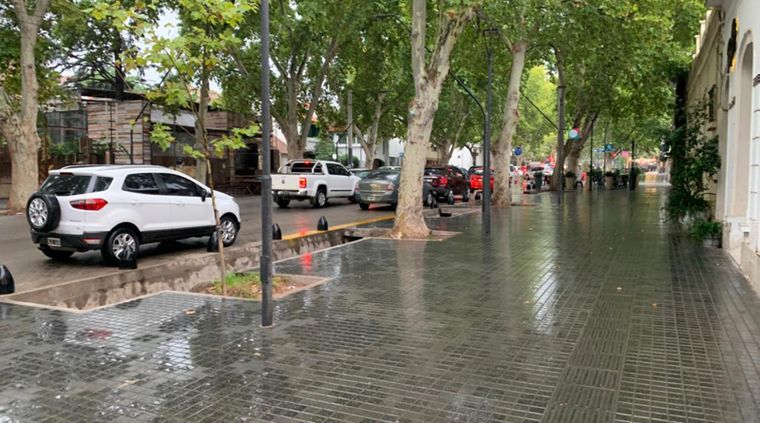 El domingo llegará con lluvias aisladas y vientos del sur en Mendoza.