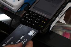 Entre otros datos, el Gobierno exige que se informe un código que emiten los comercios internacionales sobre las compras Foto: ALF PONCE MERCADO / MDZ