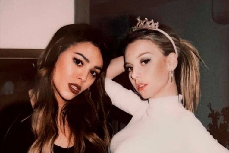 Danna Paola y Ester Expósito Foto: Archivo