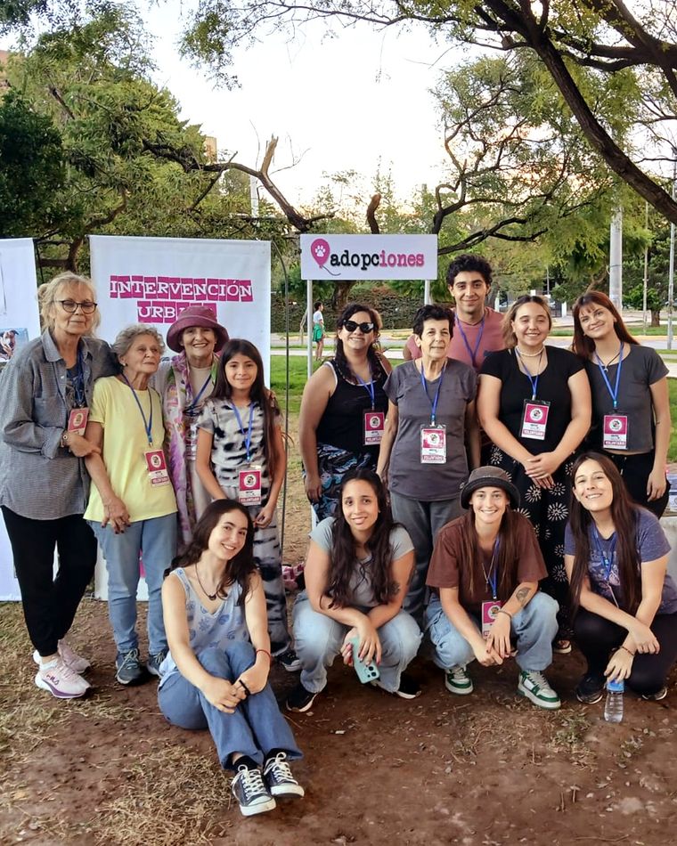 Estoy Aquí Mendoza está conformada por rescatistas, colaboradores y hogares de tránsito. Estoy Aquí Mendoza está conformada por rescatistas, colaboradores y hogares de tránsito.