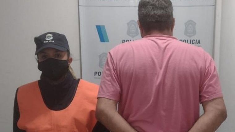 El hombre golpeó salvajemente a su pareja y le rompió el tabique